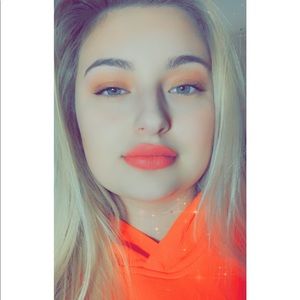 Meet your Posher, Abigail